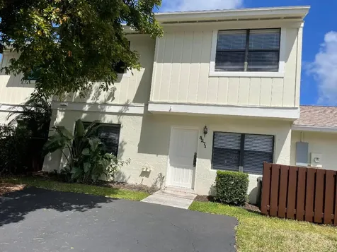 5271 Tennis Lane Delray Beach FL 33484