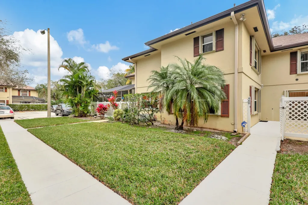 46 Essex Court Royal Palm Beach FL 33411