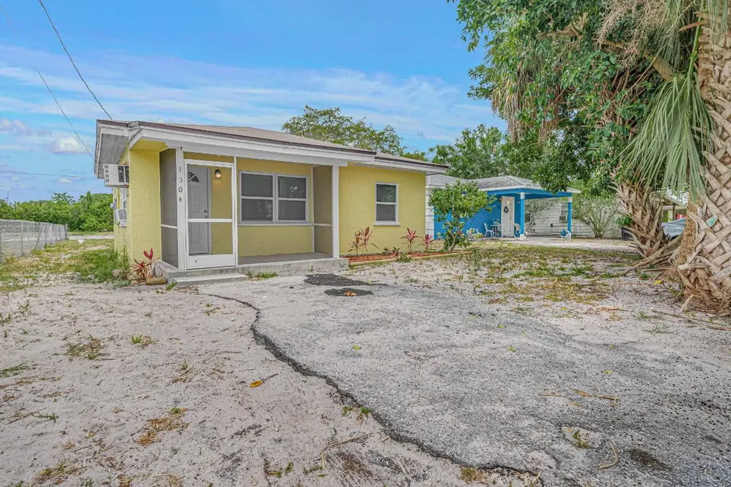 1504 N 17th Street Fort Pierce FL 34950