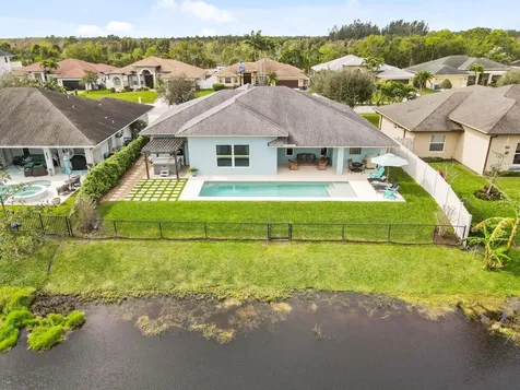 8684 SE Pinehaven Avenue Hobe Sound FL 33455