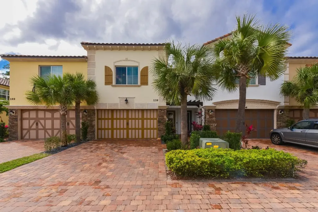 139 Crape Myrtle Lane Wellington FL 33414