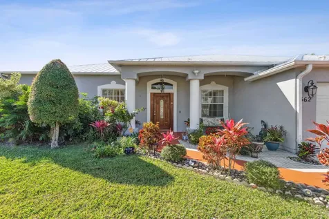 562 SW Duxbury Avenue Port St Lucie FL 34983