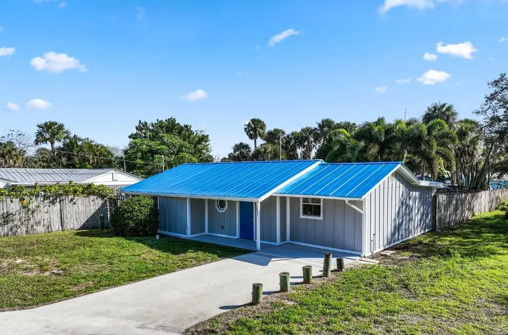 2495 NE Hickory Avenue Jensen Beach FL 34957