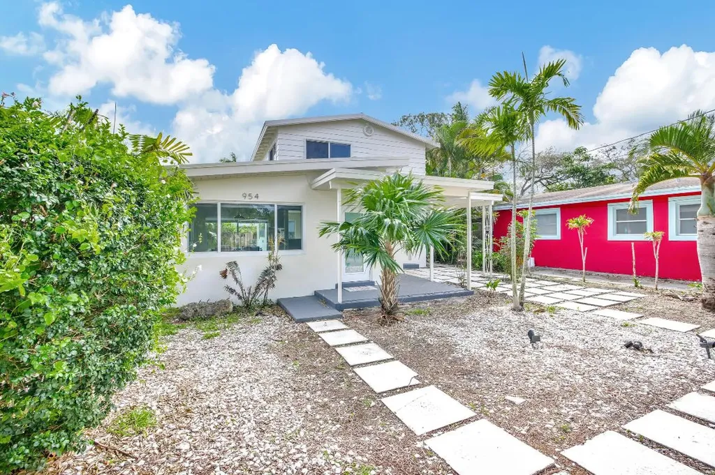 954 NE 39th Street Oakland Park FL 33334