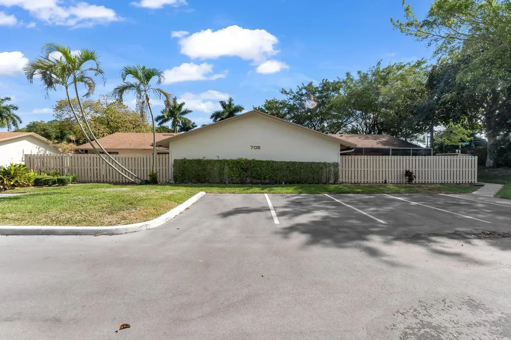 709 NW 26th Avenue Delray Beach FL 33445