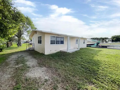 1009 NE 24th Street Belle Glade FL 33430
