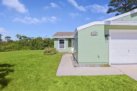 1441 SE Larkwood Circle Port St Lucie FL 34952