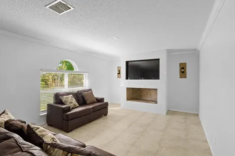 820 SE Sweetbay Avenue Port St Lucie FL 34983