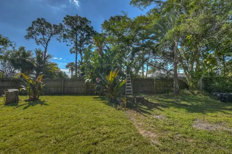 820 SE Sweetbay Avenue Port St Lucie FL 34983