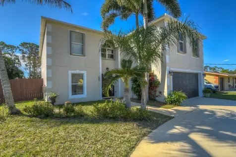 820 SE Sweetbay Avenue Port St Lucie FL 34983