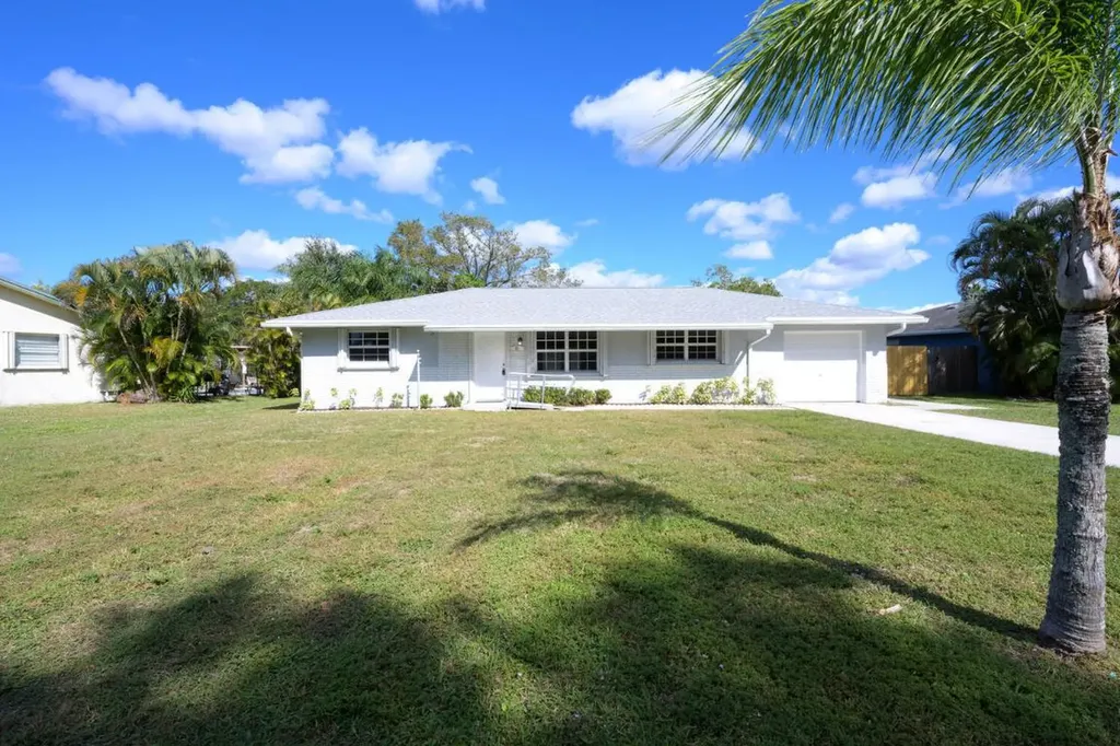 61 Cuyahoga Road Lake Worth FL 33467
