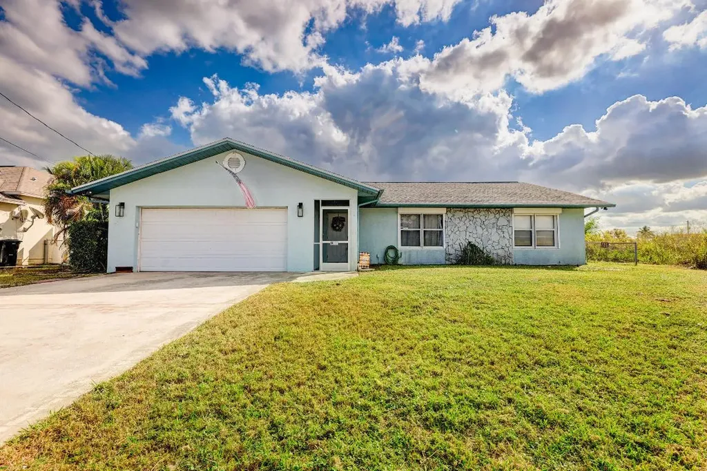 582 SW Carter Avenue Port St Lucie FL 34983