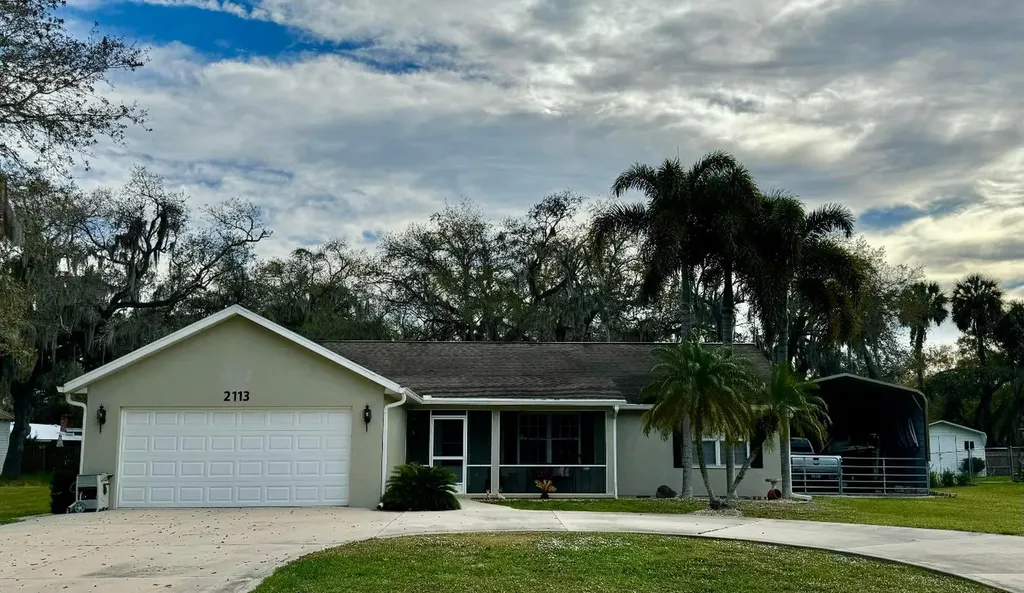 2113 SW 3rd Avenue Okeechobee FL 34974