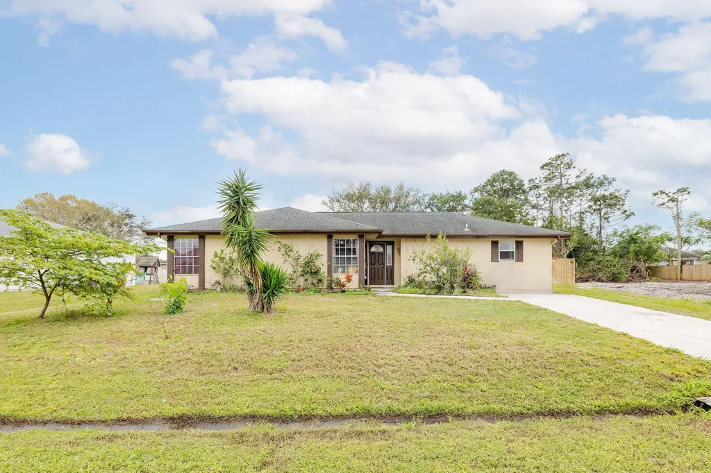 426 SE Strait Avenue Port St Lucie FL 34983