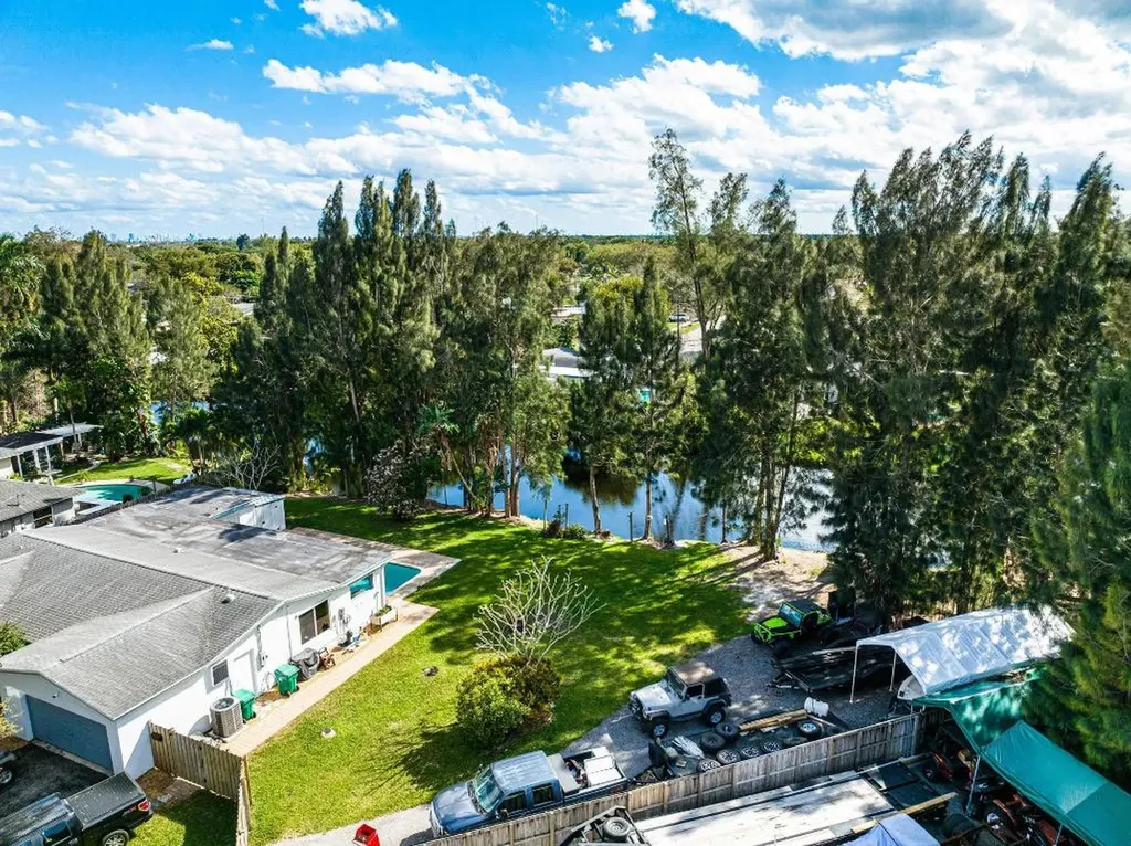 8880 SW 50th Place Cooper City FL 33328