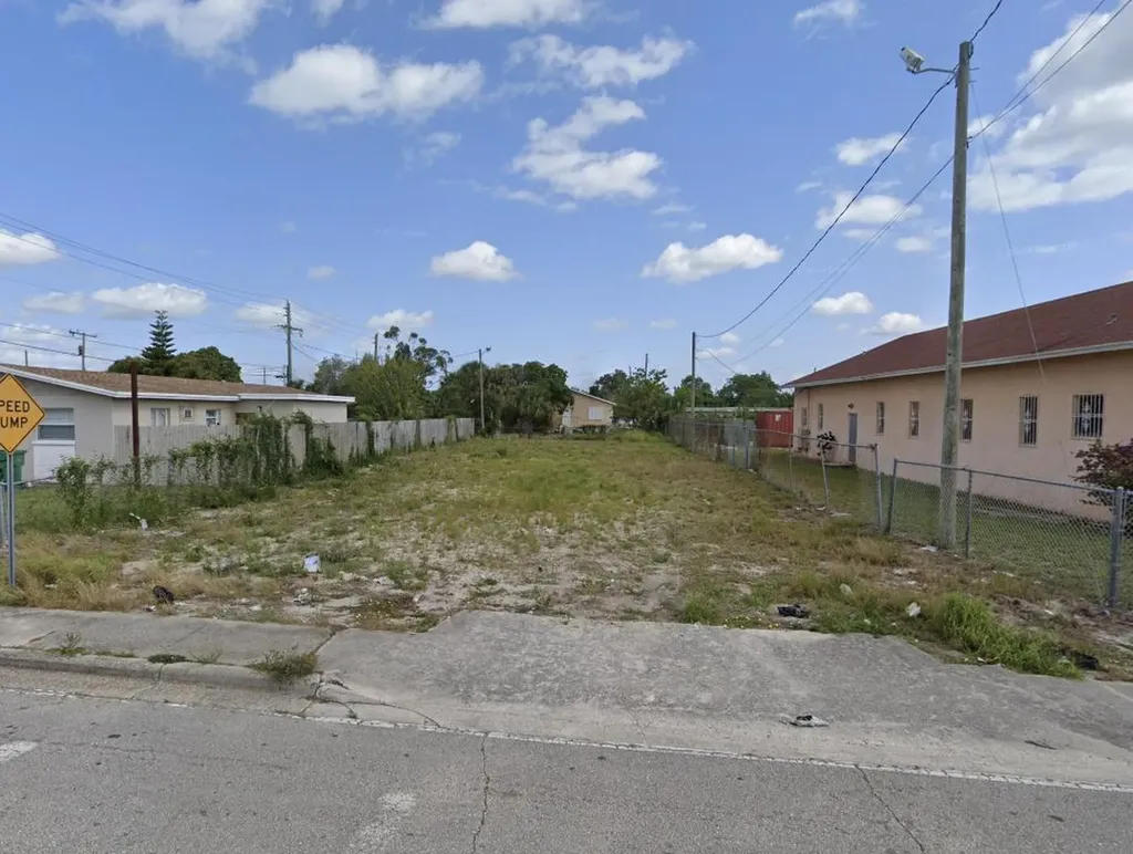 1090 W 28th Street Riviera Beach FL 33404