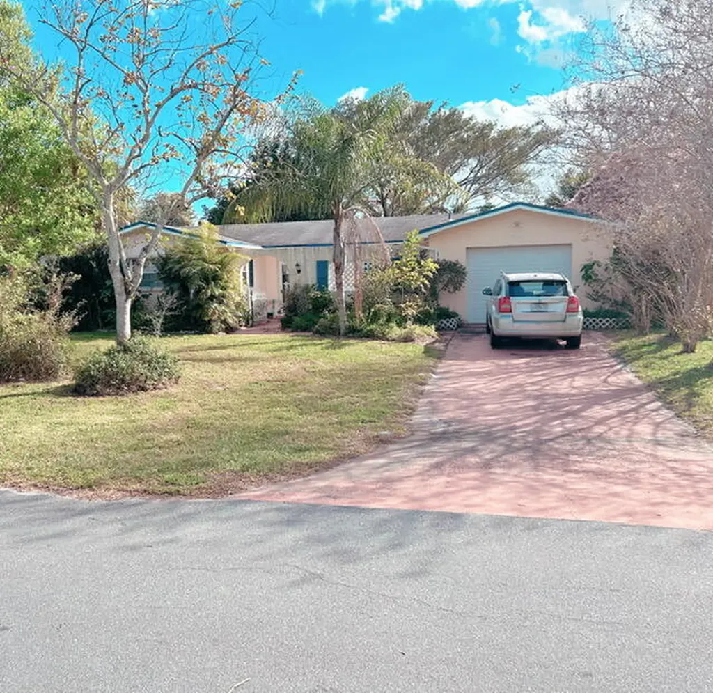 1160 SE 12th Street Stuart FL 34996