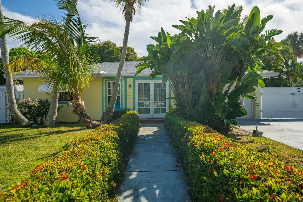 2222 NE Pelican Terrace Jensen Beach FL 34957