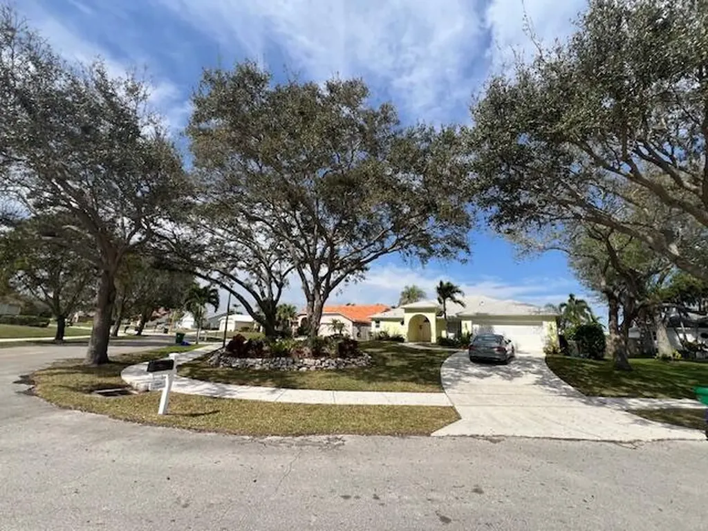 3945 NW 10th Street Delray Beach FL 33445