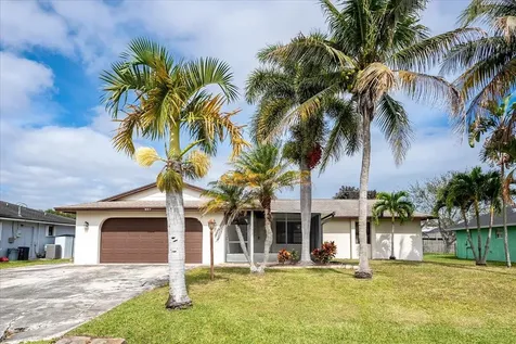 831 SE Starflower Avenue Port St Lucie FL 34983