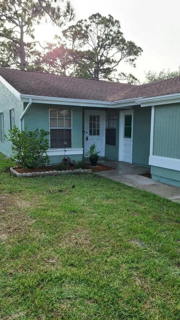 1720 SE Linpark Court Port St Lucie FL 34952