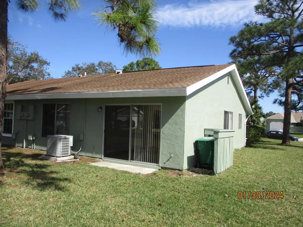 1720 SE Linpark Court Port St Lucie FL 34952