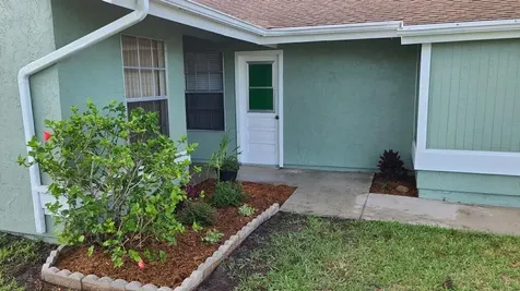 1720 SE Linpark Court Port St Lucie FL 34952