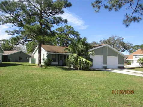1720 SE Linpark Court Port St Lucie FL 34952