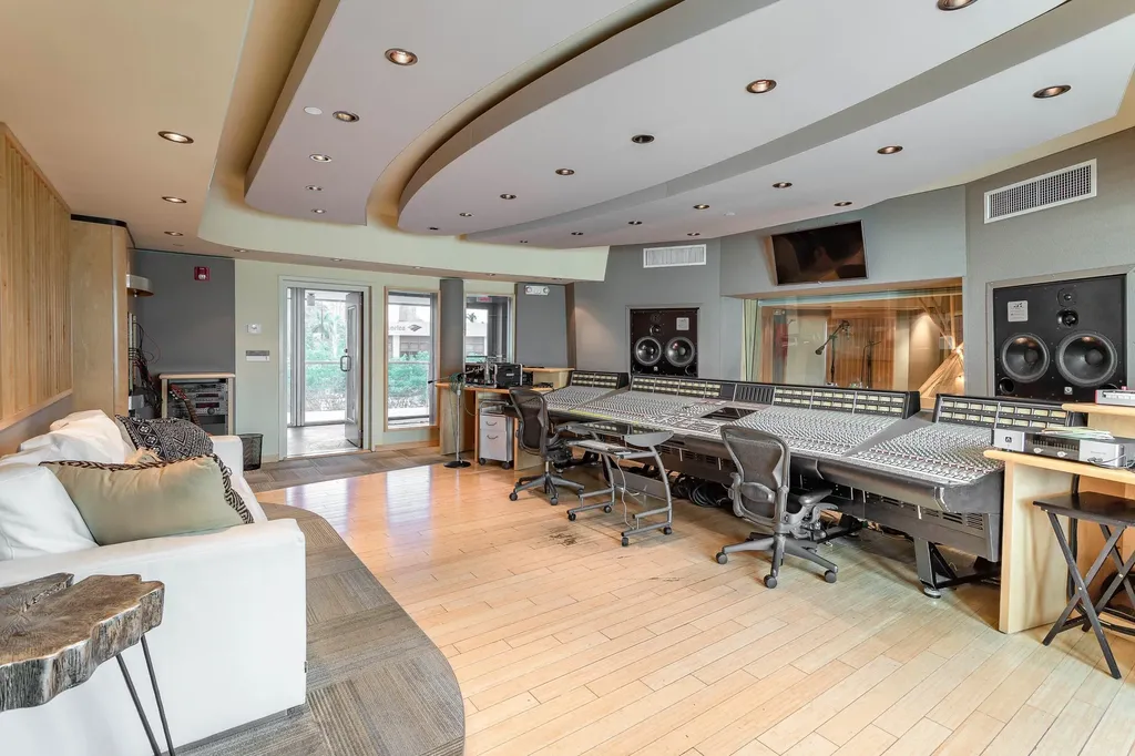 5020 Biscayne Boulevard Miami FL 33137