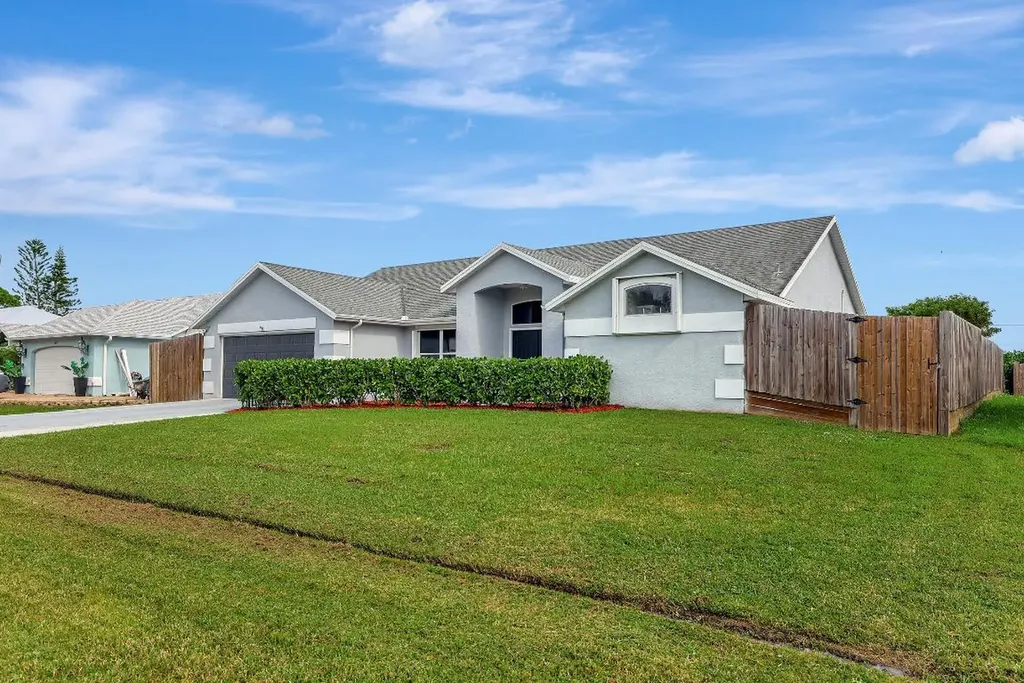 2065 SE Mary Terrace Port St Lucie FL 34952