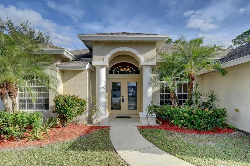 2485 SW Madiera Street Port St Lucie FL 34953