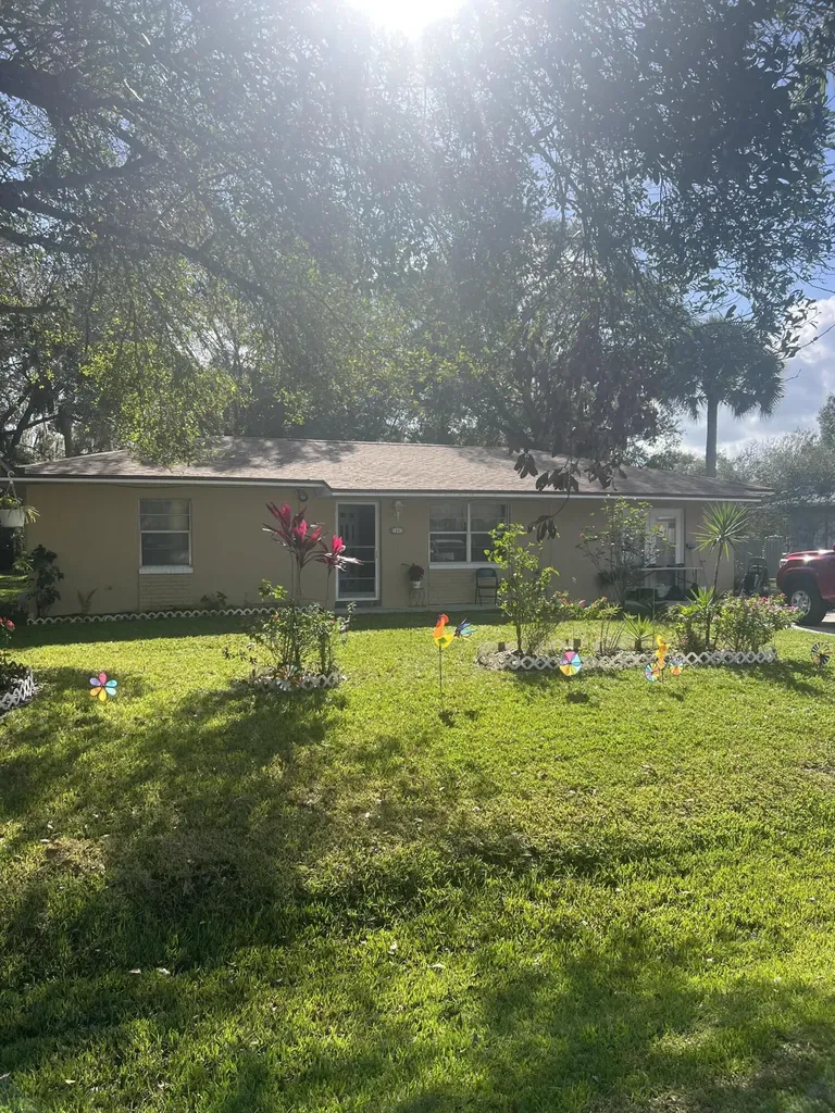 7407 Deland Avenue Fort Pierce FL 34951