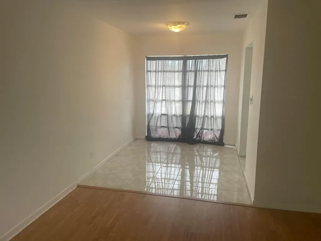 20 Golfs Edge West Palm Beach FL 33417