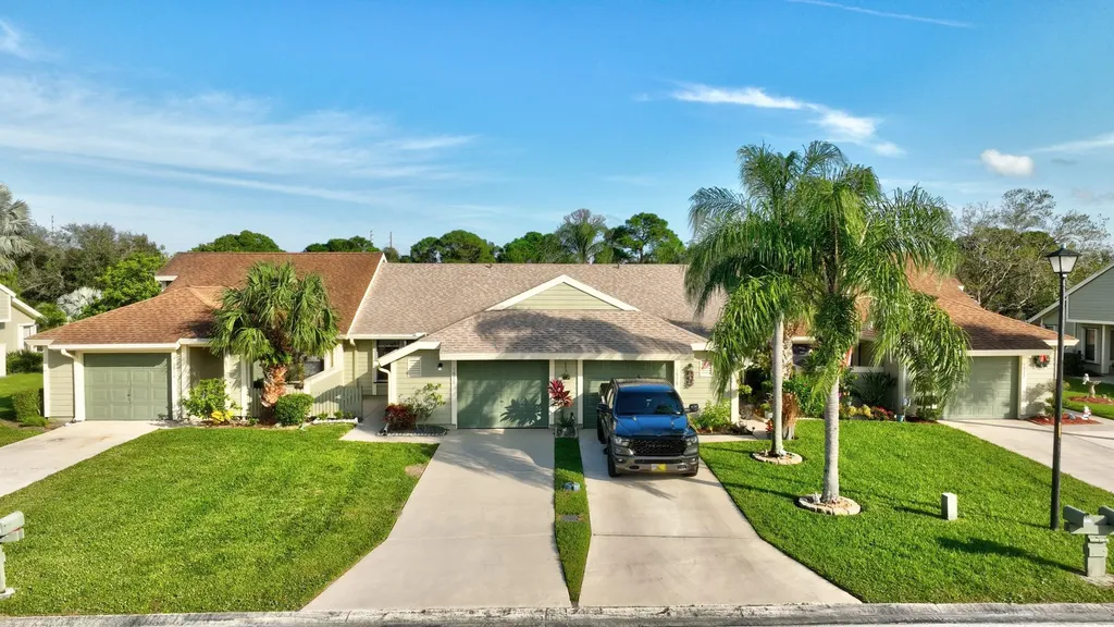 1520 SE Crayrich Court Port St Lucie FL 34952
