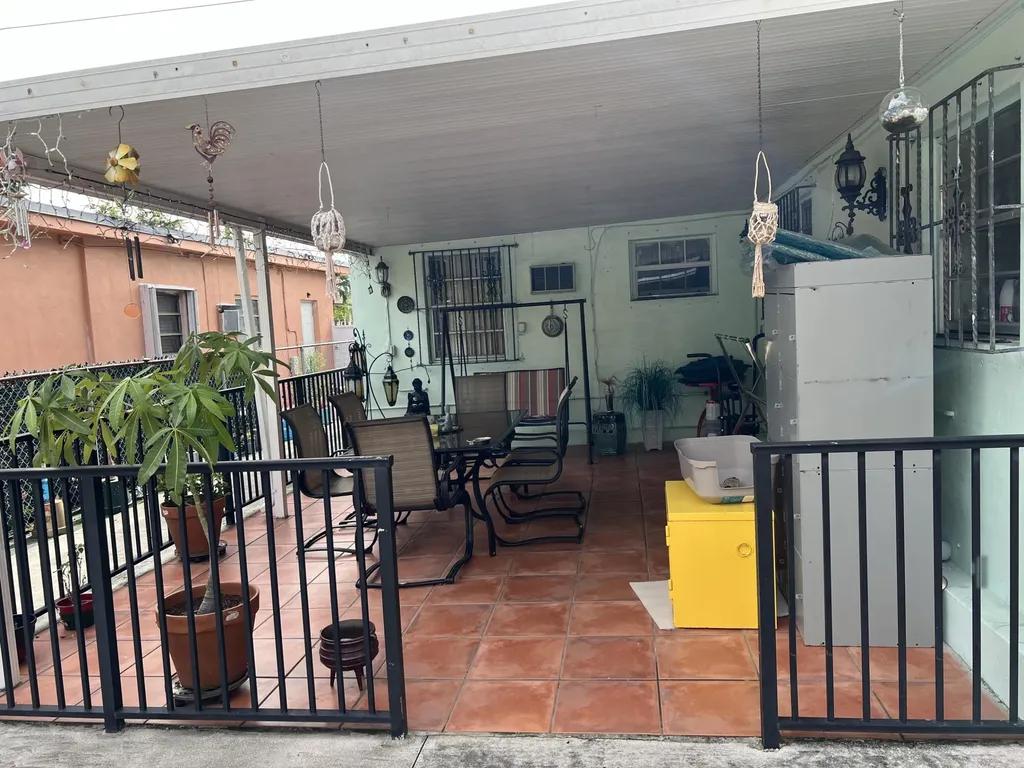 4621 NW 4th Street Miami FL 33126