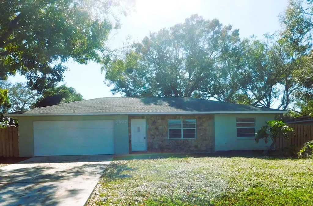 7507 Ocala Avenue Fort Pierce FL 34951