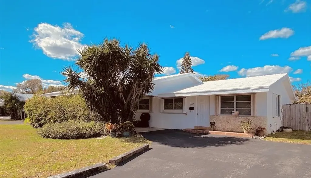 2745 NE 30th Avenue Lighthouse Point FL 33064