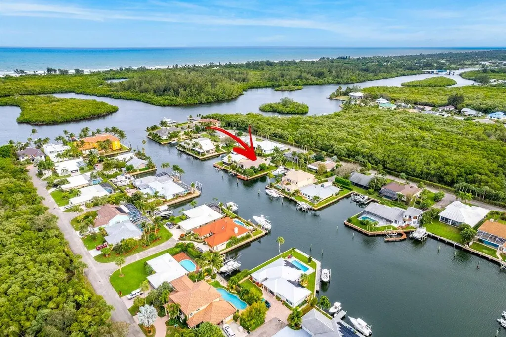 10806 SE Ensign Court Hobe Sound FL 33455