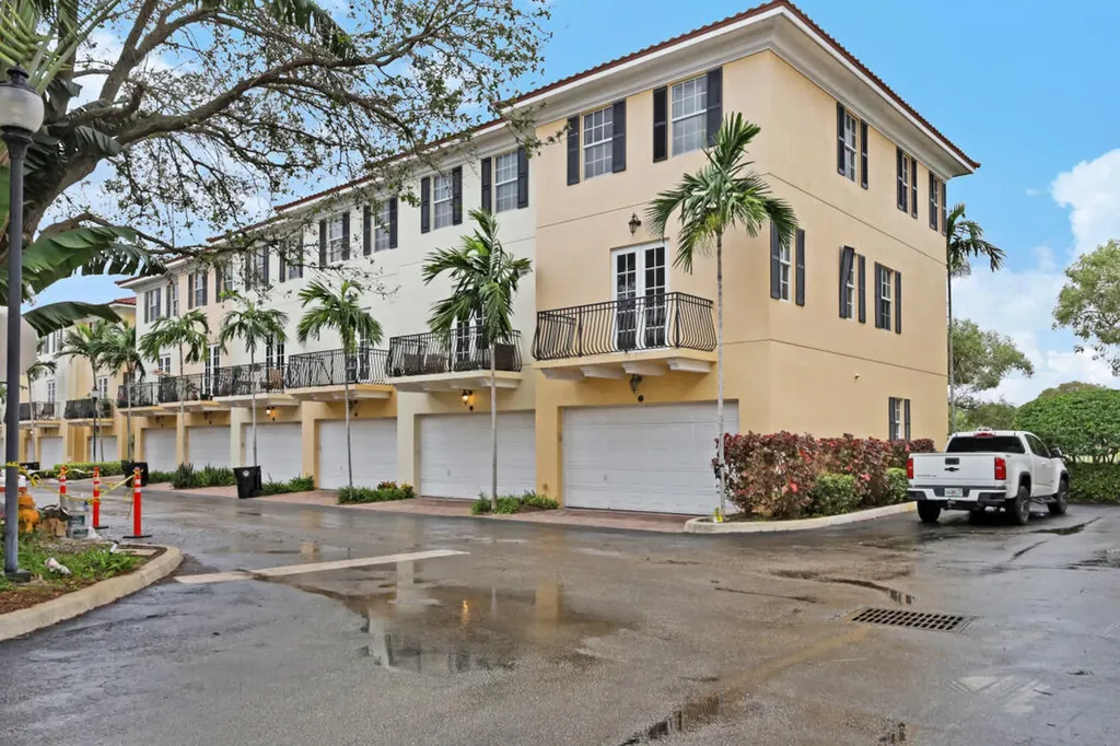 2502 N Dixie Highway Lake Worth Beach FL 33460