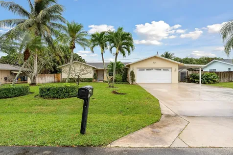 121 W Plumosa Lane Lake Worth FL 33467