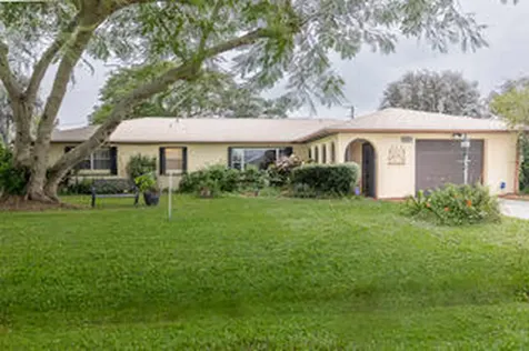573 SE Marydale Terrace Port St Lucie FL 34983