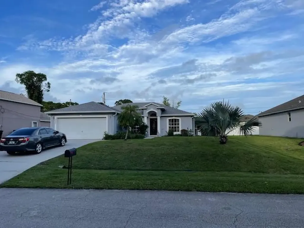 4425 SW Farmington Street Port St Lucie FL 34953