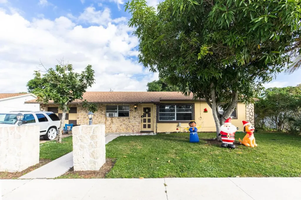 620 W 36th Street Riviera Beach FL 33404