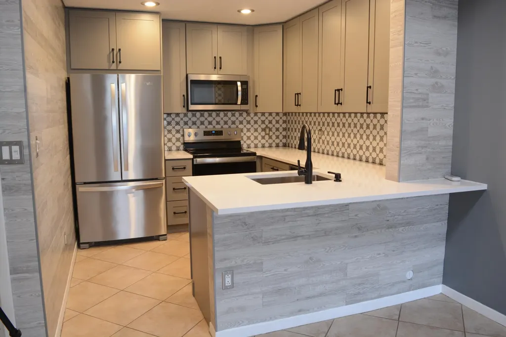 9570 SW 3rd Street Pembroke Pines FL 33025