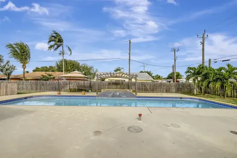 1123 Sea Pines Way Lantana FL 33462