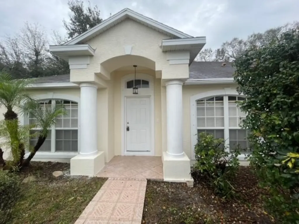 2457 SW Washington Street Port St Lucie FL 34953
