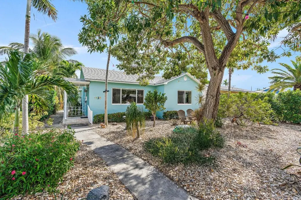 1120 N Palmway Lake Worth Beach FL 33460