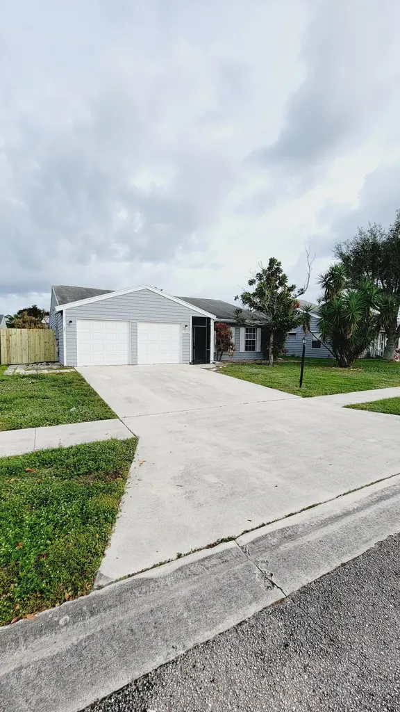 7915 Blairwood Circle S Lake Worth FL 33467
