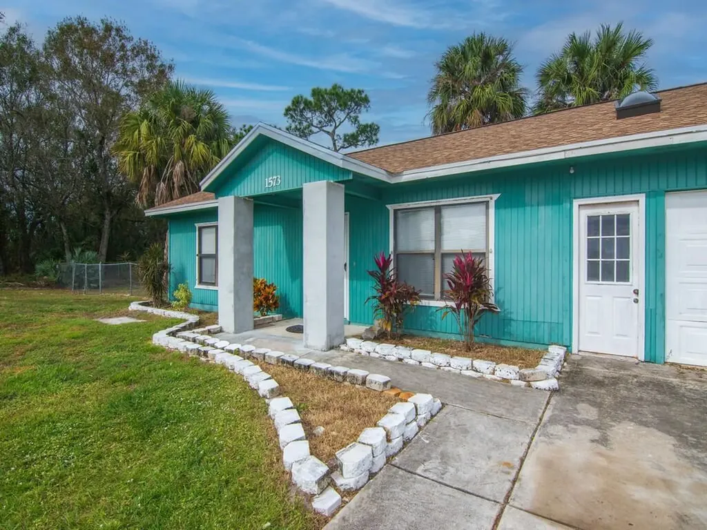 1573 SW Del Rio Boulevard Port St Lucie FL 34953