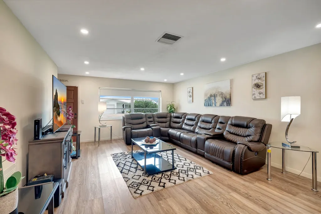 622 SW 21st Circle Boynton Beach FL 33426